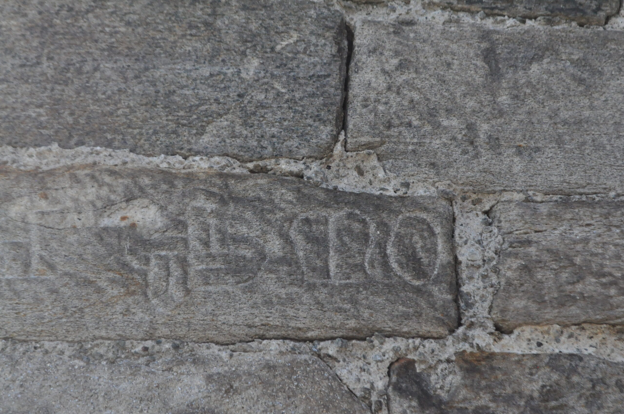 Trontano incisione sul campanile