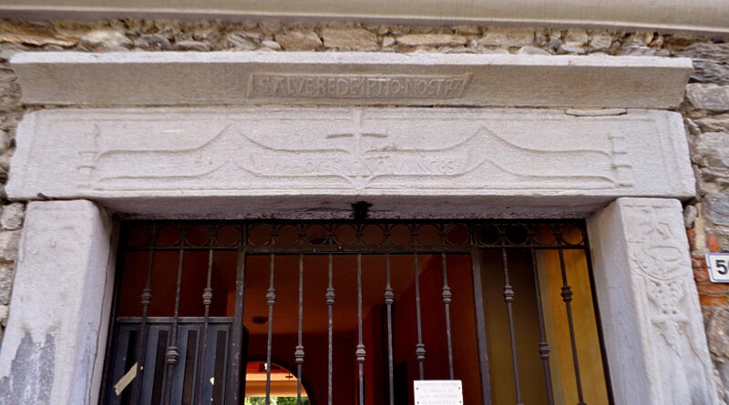 Vogogna portale ex monastero